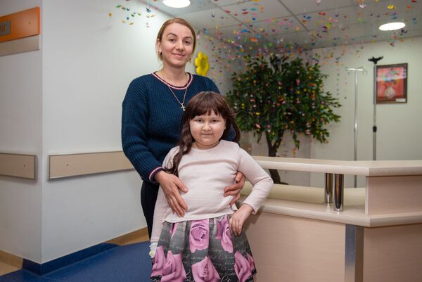 Ты не один: Люсия из Карабаха точно знает, что победит лейкоз и наденет свадебное платье Ты не один: Люсия из Карабаха точно знает, что победит лейкоз и наденет свадебное платье - Sputnik Армения