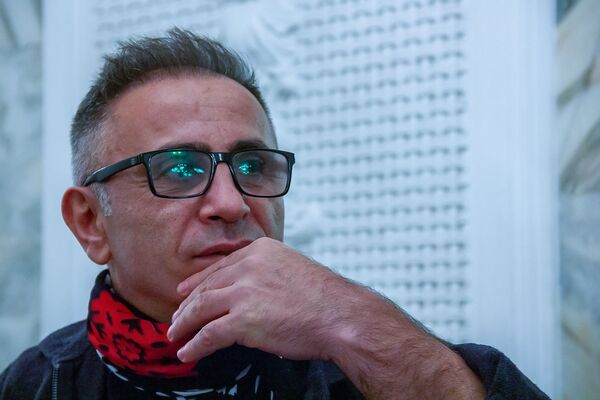 Когда из песни слово выкинешь: амшенец Бирбен выступил в Армении со слезами на глазах Когда из песни слово выкинешь: амшенец Бирбен выступил в Армении со слезами на глазах - Sputnik Армения