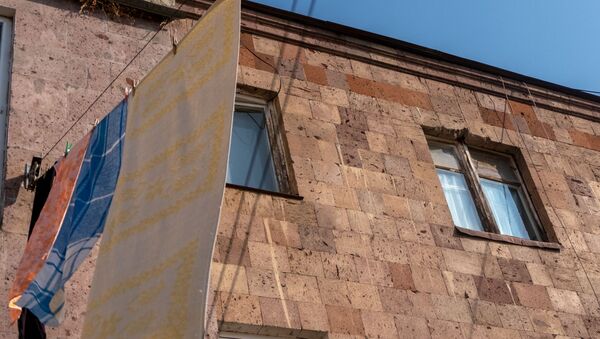 Окна от квартиры семьи, где произошла трагедия - Sputnik Армения