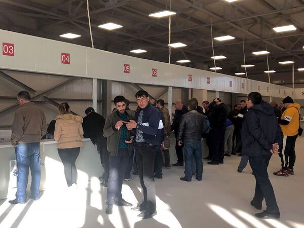Քաղաքացիները գոհ են, պատասխանատուները` երջանիկ. Գյումրու նոր մաքսատունը սկսեց աշխատանքը Քաղաքացիները գոհ են, պատասխանատուները` երջանիկ. Գյումրու նոր մաքսատունը սկսեց աշխատանքը - Sputnik Արմենիա
