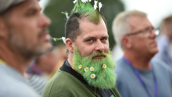Мужчина с зеленой бородой на фестивале музыки и исполнительских искусств Гластонбери (22 июня 2017). Юго-Западная Англия - Sputnik Արմենիա