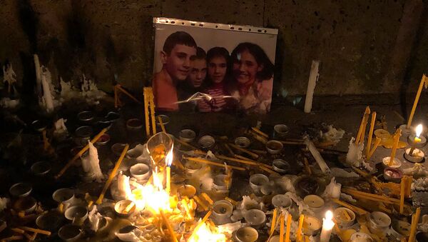 Панихида умершей от угарного газа семьи Миронюк (19 ноября 2019). Нор-Ачин - Sputnik Армения