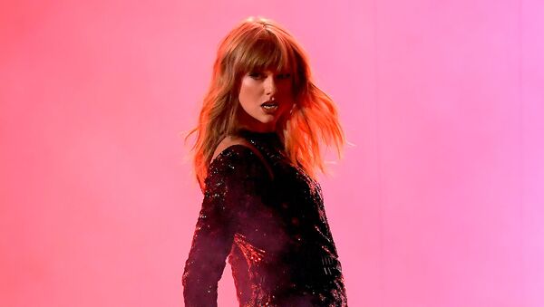 Выступление Тейлор Свифт во время American Music Awards 2019 (9 октября 2018). Лос-Анджелес - Sputnik Армения