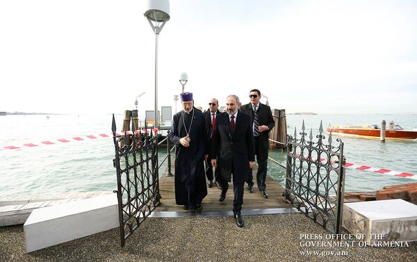 Премьер-министр Никол Пашинян посетил остров Святого Лазаря (20 ноября 2019). Венеция - Sputnik Армения