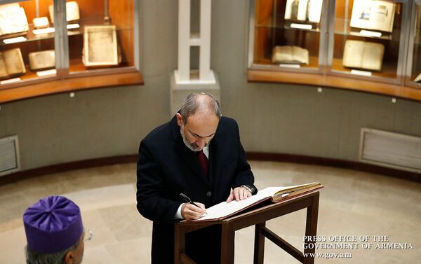Премьер-министр Никол Пашинян посетил остров Святого Лазаря (20 ноября 2019). Венеция Премьер-министр Никол Пашинян посетил остров Святого Лазаря (20 ноября 2019). Венеция - Sputnik Армения
