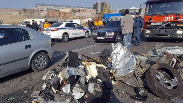Дорожно-транспортное происшествие на улице Давида Бека (21 ноября 2019). Еревaн - Sputnik Армения