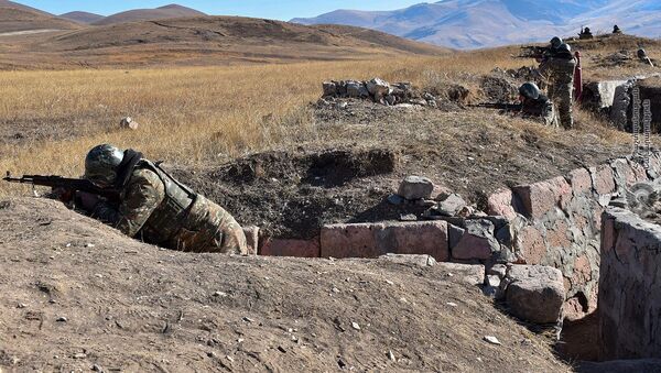 Армянские военнослужащие на учениях по стрельбе - Sputnik Արմենիա