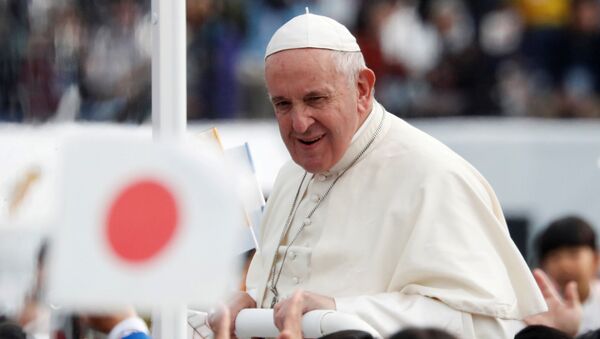 Папа Римский Франциск во время священной мессы на бейсбольном стадионе в Нагасаки - Sputnik Армения