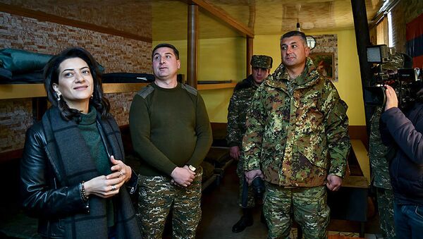 Анна Акопян посетила армяно-азербайджанскую границу (26 ноября 2019). Армения - Sputnik Армения