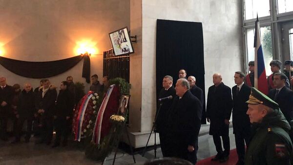 Президент Армении Армен Саркисян на похоронах Гоар Вартанян (29 ноября 2019). Москвa - Sputnik Армения