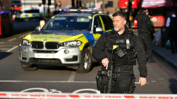 Полицейский на Лондонском мосту после инцидента (29 ноября 2019). Лондон - Sputnik Армения