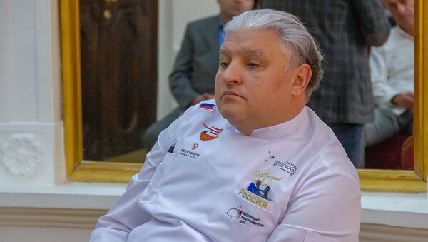 Президент Федерации рестораторов и отельеров России Игорь Бухаров во время круглого стола с рестораторами Армении (3 декабря 2019). Еревaн - Sputnik Արմենիա