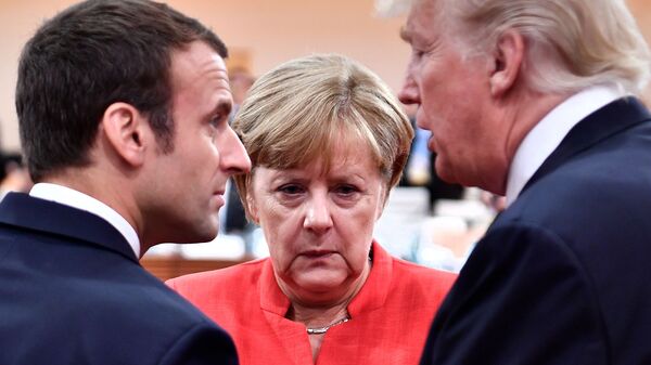 Президент США Дональд Трамп, канцлер Германии Ангела Меркель и президент Франции Эммануэль Макрон в беседе во время первой рабочей сессии саммита G-20 (7 июля 2017). Гамбург - Sputnik Արմենիա