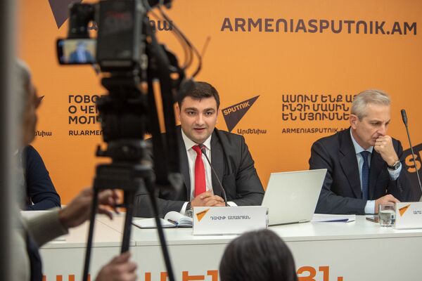 «Ա1+»–ը դատի է տալիս կառավարությանն ու փորձում է ստանալ «Կենտրոն» TV-ի հաճախականությունը «Ա1+»–ը դատի է տալիս կառավարությանն ու փորձում է ստանալ «Կենտրոն» TV-ի հաճախականությունը - Sputnik Արմենիա