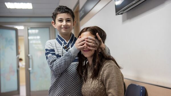 Герой проекта Ты не один Рубен Акопян с мамой Арменуи - Sputnik Армения