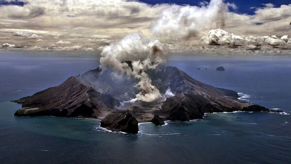 Самый активный вулкан Новой Зеландии на Уайт-Айленд (29 ноября 1999). Новая Зеландия - Sputnik Армения