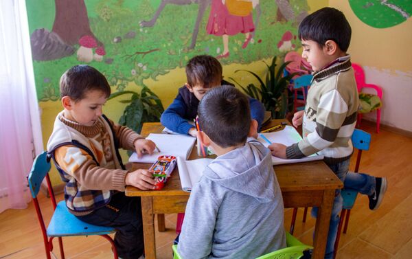 Воспитанники детского сада имени Анны Абешян в селе Одзун - Sputnik Армения