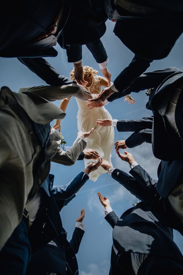 Снимок бельгийского фотографа Raïs De Weirdt, ставший финалистом в категории Bridal Party в конкурсе 2019 International Wedding Photographer of the Year - Sputnik Армения