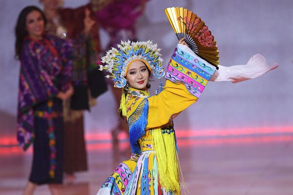 Мисс Китай Li Peishan на конкурсе красоты Мисс мира 2019 в Лондоне Мисс Китай Li Peishan на конкурсе красоты Мисс мира 2019 в Лондоне - Sputnik Армения