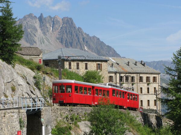 Высокогорный трамвай Mont Blanc Tramway во Франции Высокогорный трамвай Mont Blanc Tramway во Франции - Sputnik Армения