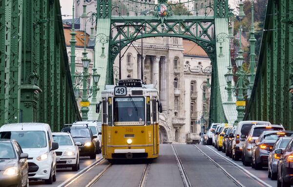 Трамвай на мосту Свободы в Будапеште - Sputnik Армения