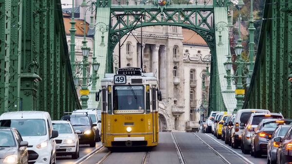 Трамвай на мосту Свободы в Будапеште - Sputnik Армения