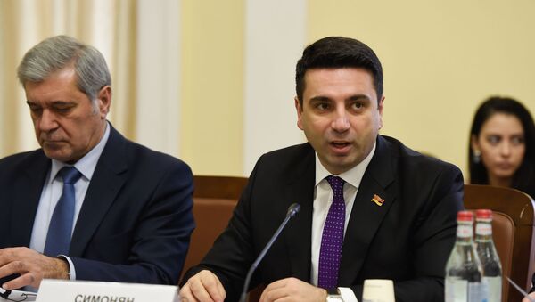 Члены Постоянной комиссии по внешним связям НС Армении на совместном заседании с Комитетом СФ по международным делам ФС России (18 декабря 2019). Еревaн - Sputnik Արմենիա