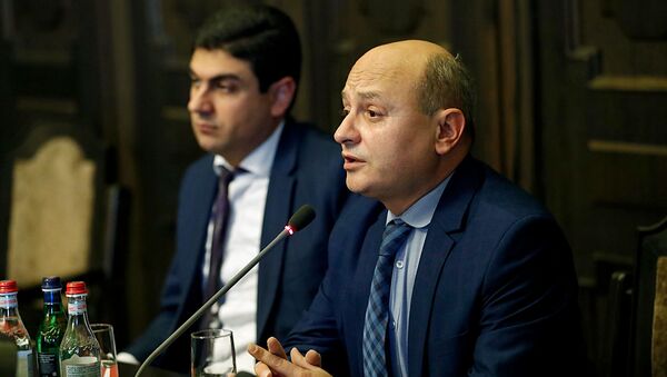 Председатель Общественного совета Степа Сафарян на заседании правительства Армении (19 декабря 2019). Еревaн - Sputnik Армения