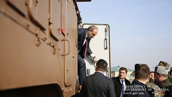 Премьер-министр Армении Никол Пашинян у комплексов ТОР-М2КМ  - Sputnik Արմենիա