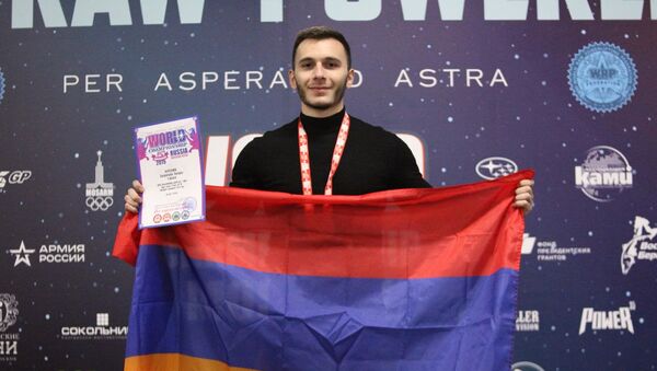Сергей Заргарян в уходящем году побил мировой рекорд по строгому подъему штанги на бицепс - Sputnik Армения