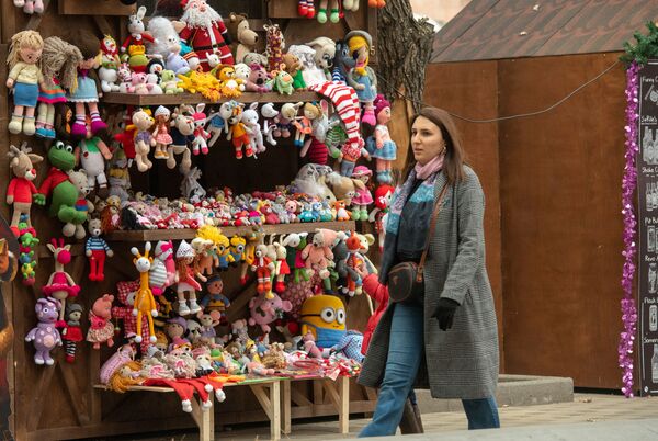 Рождественская ярмарка в парке 2750-летия Еревана Рождественская ярмарка в парке 2750-летия Еревана - Sputnik Армения