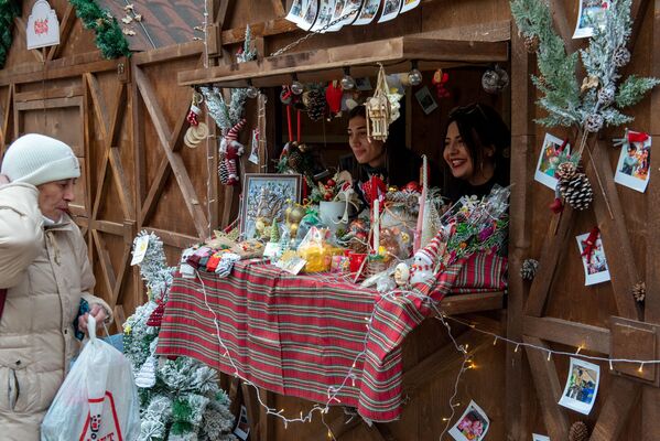 Рождественская ярмарка в парке 2750-летия Еревана - Sputnik Армения