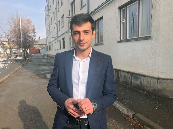 Волшебный пазл на Новый год: две гюмрийские семьи переехали из времянок в свои квартиры Волшебный пазл на Новый год: две гюмрийские семьи переехали из времянок в свои квартиры - Sputnik Армения