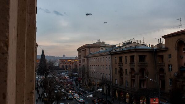 Вертолеты в небе над площадью Республики  - Sputnik Արմենիա