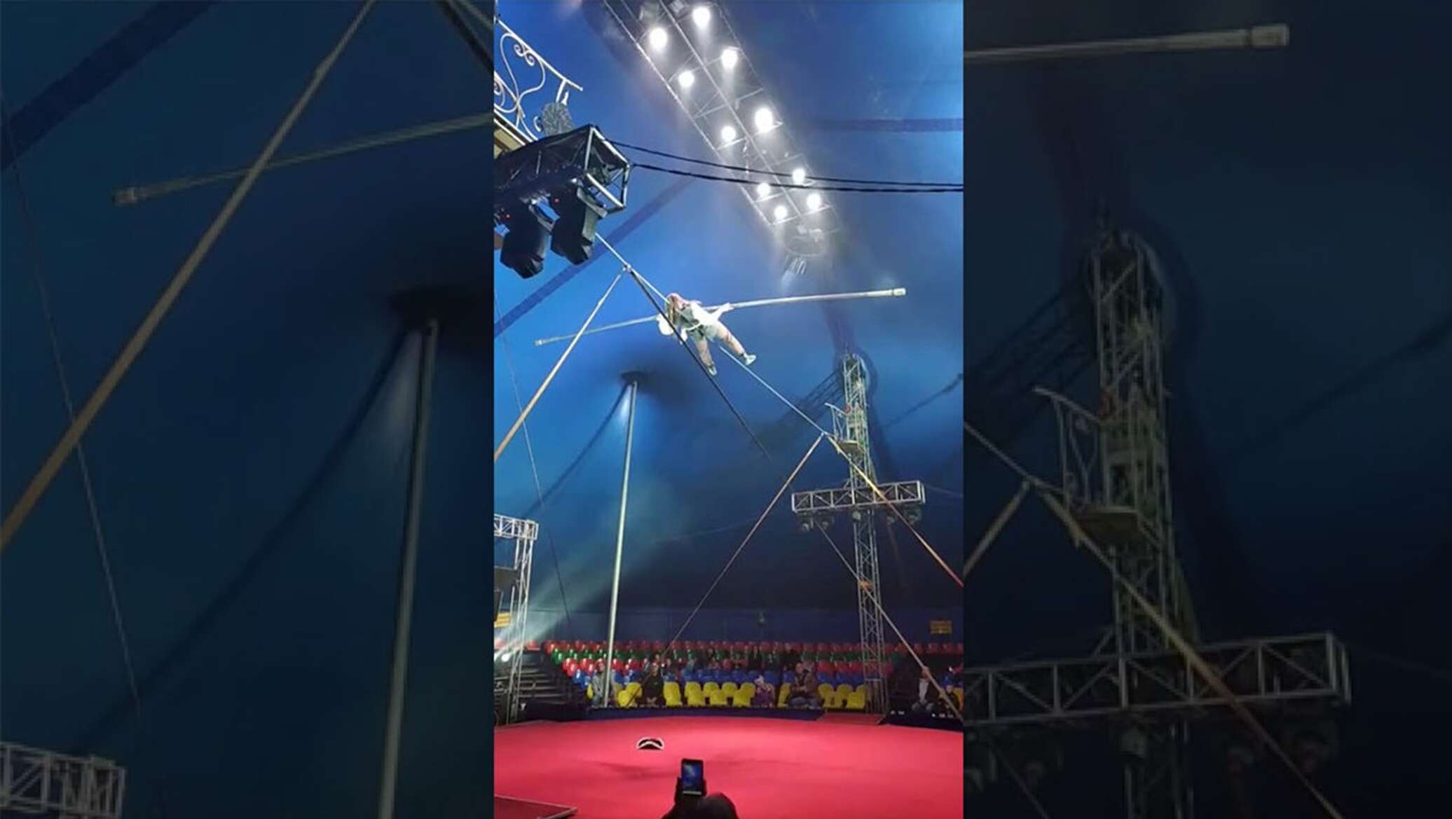 Цирк демидовых упал. Цифровой цирк. Цирк шоу шапито демидовых. Цирк демидовых упал. Смертельный номер в цирке.