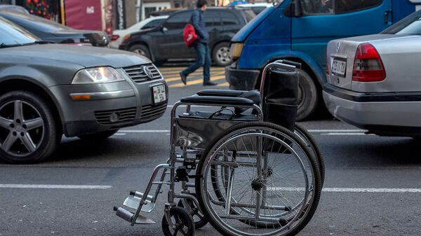 Инвалидная коляска на улице Вардананц - Sputnik Արմենիա
