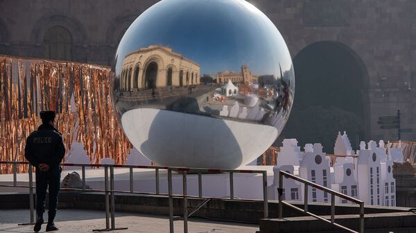 Новогоднее оформление на площади Республики - Sputnik Արմենիա