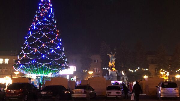 Рождественская елка на площади Вардананц, Гюмри - Sputnik Արմենիա