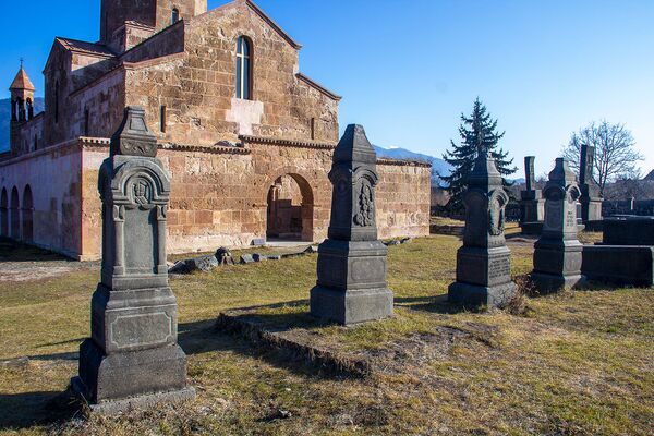 Քարե «ինստագրամ», կիսալուսին խաչի վրա և Օձունի եկեղեցու այլ գաղտնիքները Քարե «ինստագրամ», կիսալուսին խաչի վրա և Օձունի եկեղեցու այլ գաղտնիքները - Sputnik Արմենիա
