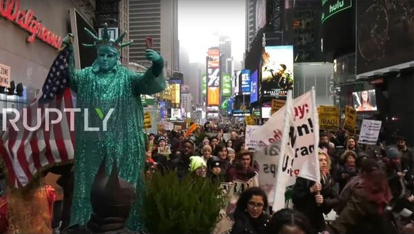 Нет войне в Иране: анти-военная акция протеста на Тайм Сквер в Нью-Йорке - Sputnik Армения