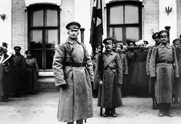 Турки встречали угрюмо, армяне - с восторгом: как генерал Брусилов отличился под Карсом Турки встречали угрюмо, армяне - с восторгом: как генерал Брусилов отличился под Карсом - Sputnik Армения