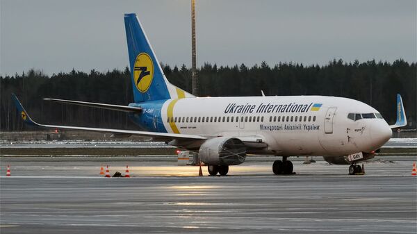 Самолет Boeing 737-32Q авиакомпании Ukraine Int. Airlines  - Sputnik Արմենիա