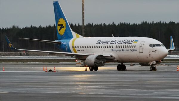 Самолет Boeing 737-32Q авиакомпании Ukraine Int. Airlines  - Sputnik Արմենիա