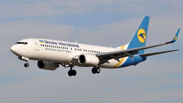 Самолет Boeing 737-8HX авиакомпании Ukraine International Airlines - Sputnik Армения
