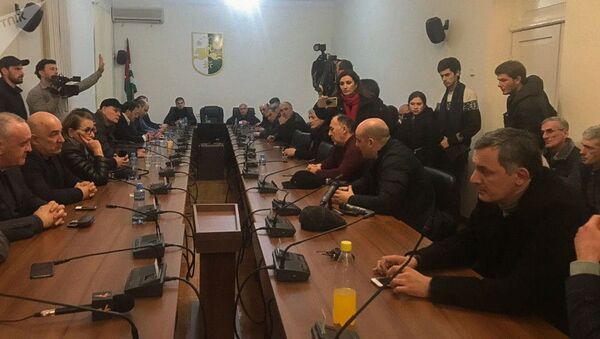 Депутаты приняли проект постановления с предложением об отставке президента Абхазии (9 января 2020). Сухуми - Sputnik Արմենիա