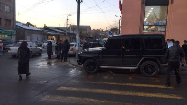 Дорожно-транспортное происшествие на перекрестке улиц Нар-Доса и Хоренаци (13 января 2019). Еревaн - Sputnik Армения