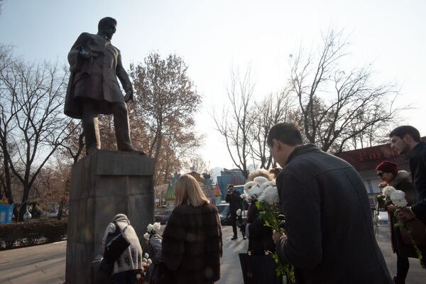 Горе бывает все же не от ума, или Как в Ереване отметили 225-летие Грибоедова Горе бывает все же не от ума, или Как в Ереване отметили 225-летие Грибоедова - Sputnik Армения