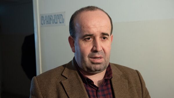 Губернатор Ширакской опбласти Тигран Петросян в роддоме Маралика - Sputnik Արմենիա