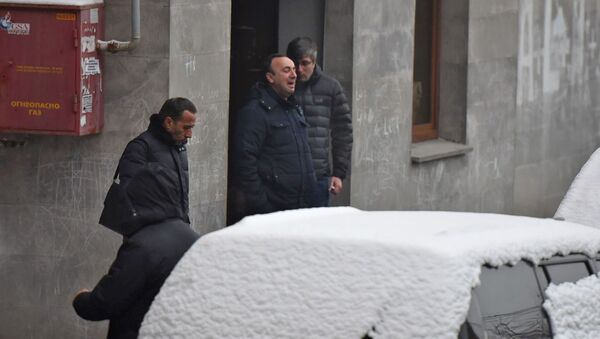 Глава Конституционного суда Грайр Товмасян у дома, где обнаружено тело Георгия Кутояна (17 января 2020). Еревaн - Sputnik Армения
