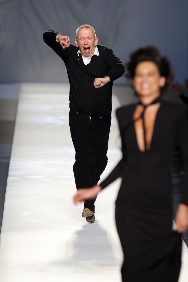 Французский модельер Жан-Поль Готье во время показа в Париже - Sputnik Армения